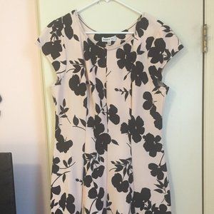 Robbie Bee Size XL Pink Dress with Black Flower Detail